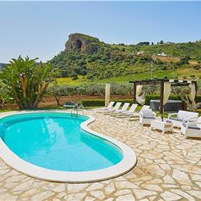 2 bedroom villa with pool and jacuzzi in Scopello, sleeps 6